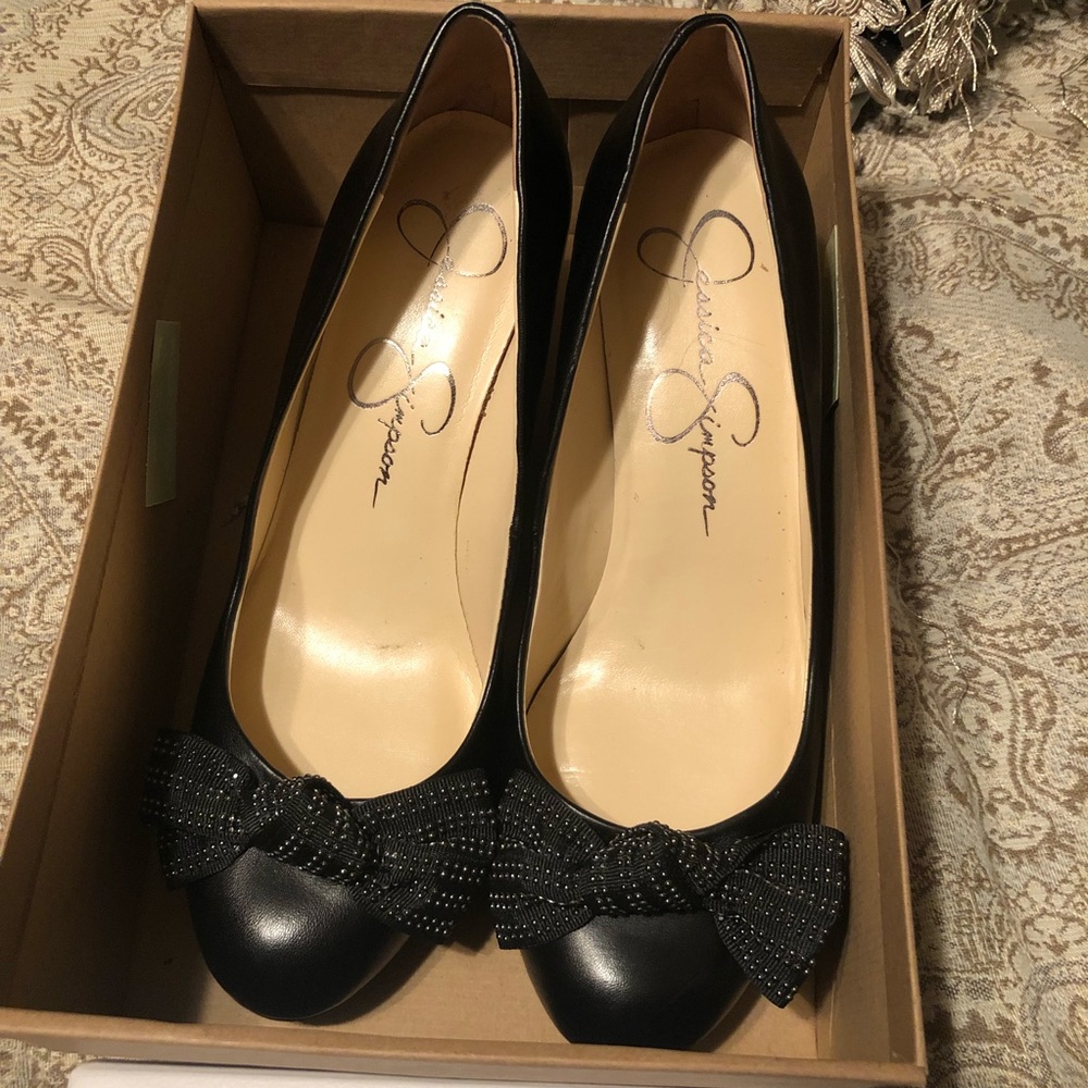 Jessica Simpson Black Eco Sheep closed toe heel size 9 like new only worn once